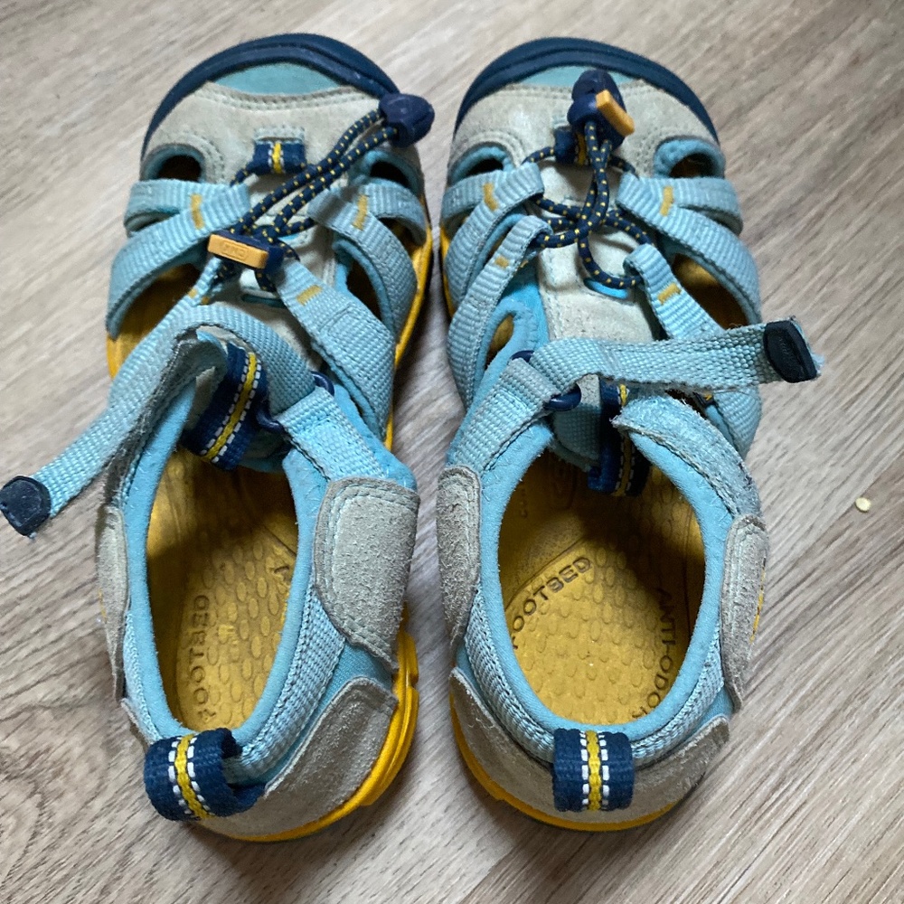 Keens water shoes kids